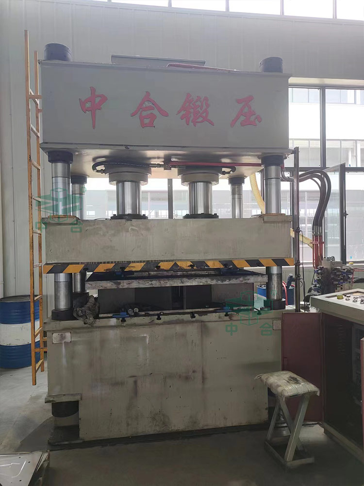 315噸三梁四柱液壓機客戶現場.jpg 315噸三梁四柱液壓機客戶現場.jpg