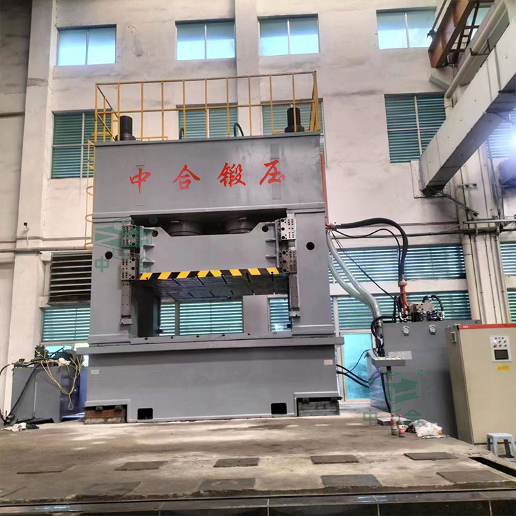 2000噸框架式液壓機客戶現場.jpg 2000噸框架式液壓機客戶現場.jpg