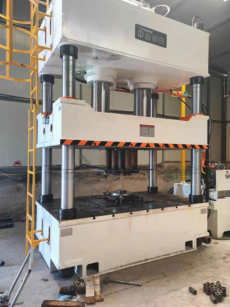 500噸四柱液壓機客戶現場.jpg