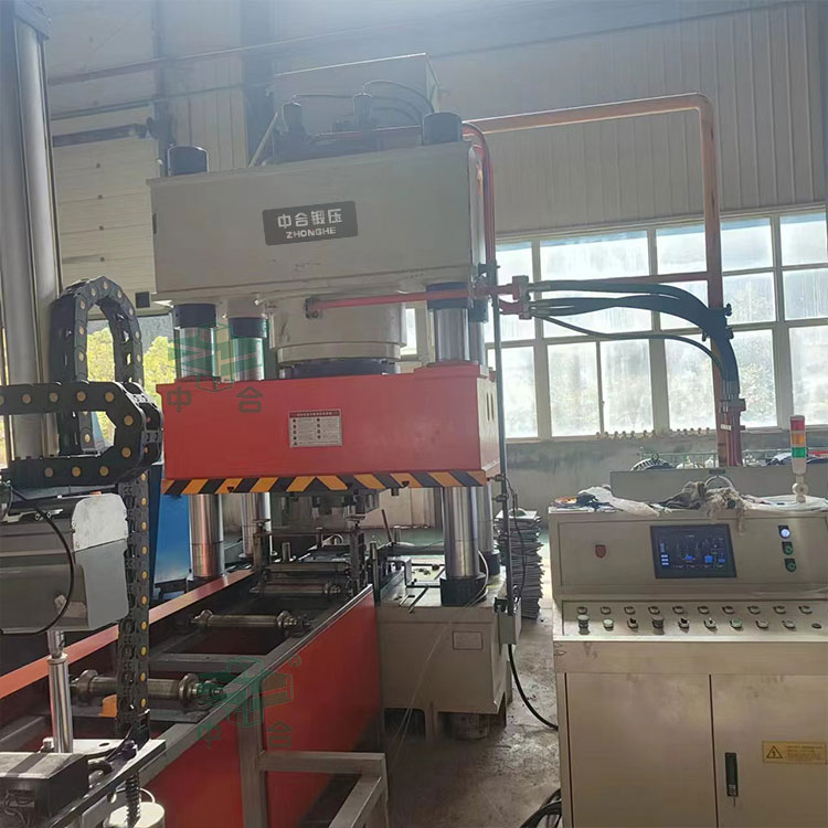 630噸錨桿托盤液壓機現場.jpg 630噸錨桿托盤液壓機現場.jpg