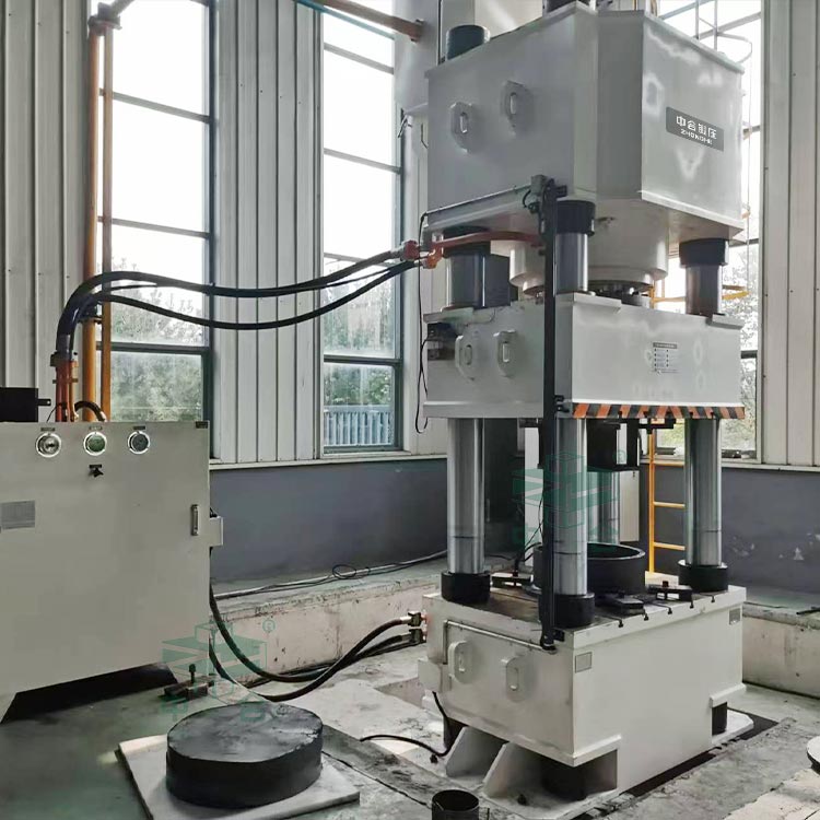 1000噸石墨粉末成型液壓機.jpg 1000噸石墨粉末成型液壓機.jpg