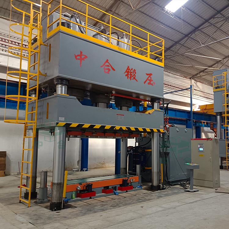 2000噸四柱液壓機現場