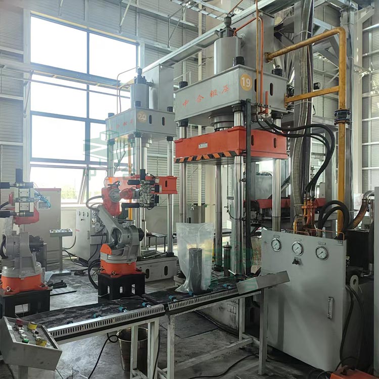 200噸石墨粉末成型液壓機現(xiàn)場.jpg 200噸石墨粉末成型液壓機現(xiàn)場.jpg