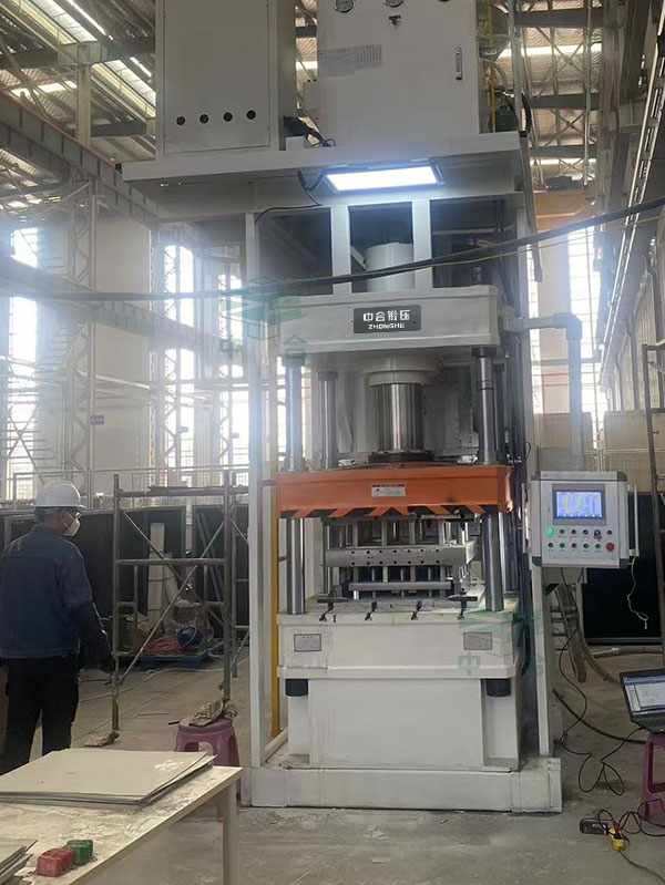 200噸鋰電池隔板成型液壓機(jī).jpg 200噸鋰電池隔板成型液壓機(jī).jpg