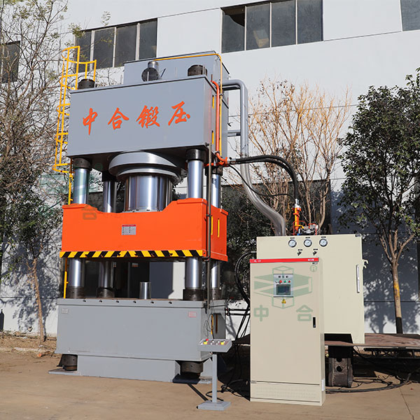 2000噸四柱液壓機.jpg 2000噸四柱液壓機.jpg