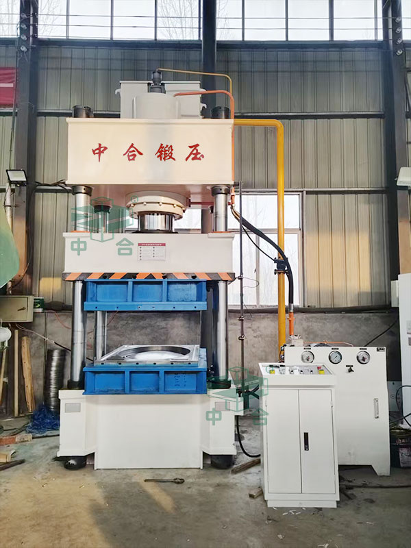 400噸不銹鋼水箱板液壓機.jpg 400噸不銹鋼水箱板液壓機.jpg