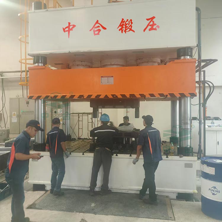 1000噸汽車配件成型液壓機調試現場.jpg