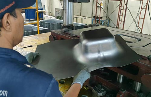 1000噸四柱液壓機-汽車變速箱油底殼生產設備