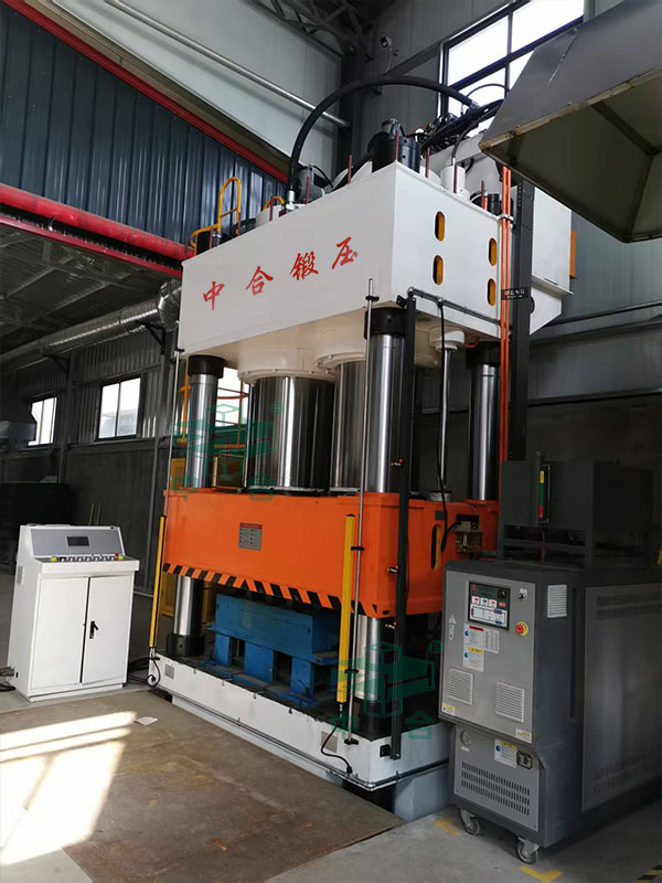 1600噸四柱液壓機.jpg 1600噸四柱液壓機.jpg