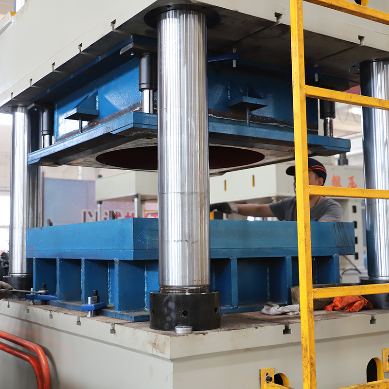 水箱板拉伸機細節