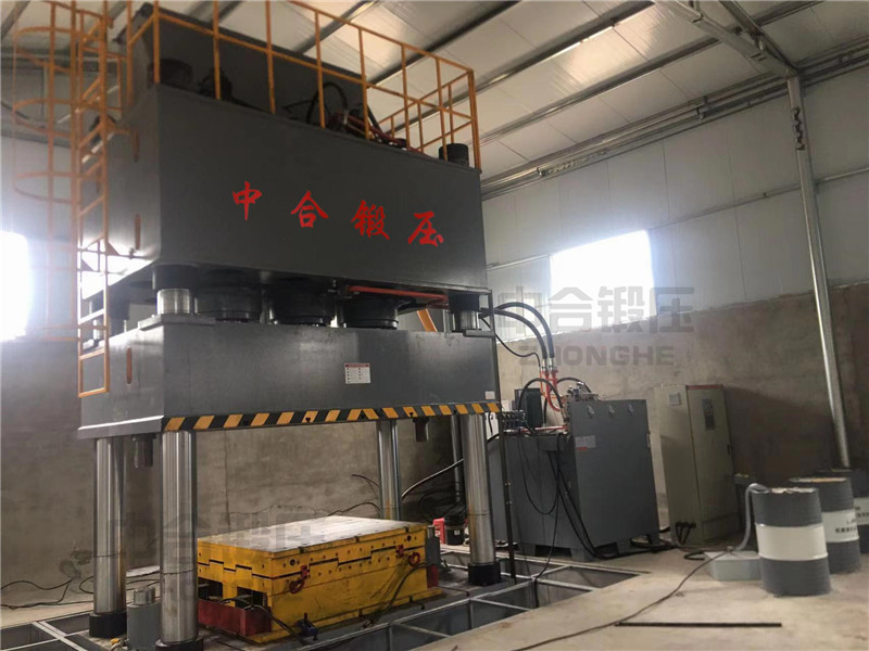 卡車導流罩生產設備_2500噸四柱液壓機_玻璃鋼成型液壓機(圖7) 卡車導流罩生產設備_2500噸四柱液壓機_玻璃鋼成型液壓機(圖7)