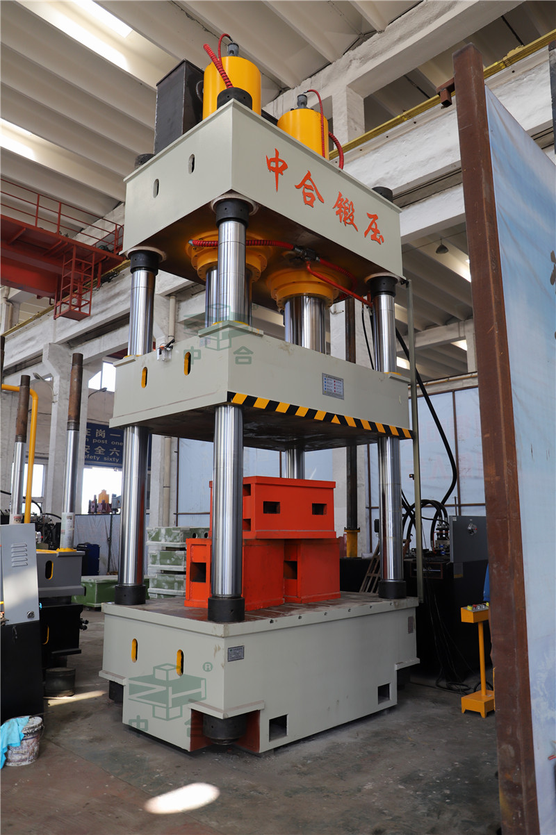 800噸塑料制品模壓成型-塑料模殼生產(chǎn)工藝(圖1) 800噸塑料制品模壓成型-塑料模殼生產(chǎn)工藝(圖1)