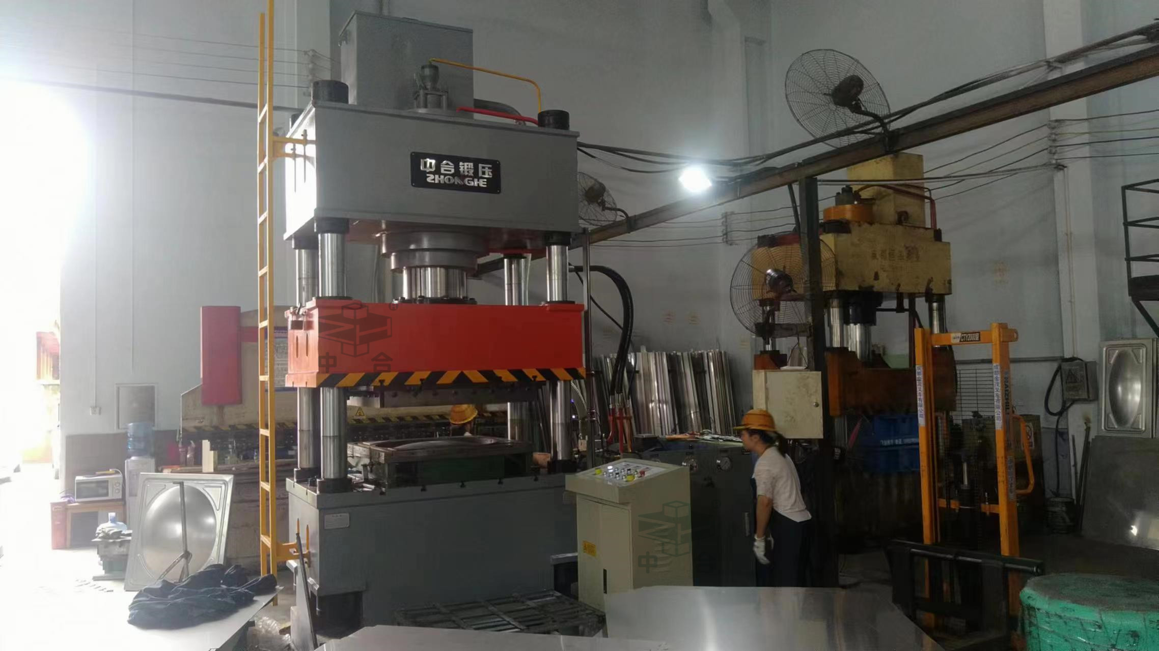 消防水箱板生產設備-400噸不銹鋼拉伸液壓機(圖2) 消防水箱板生產設備-400噸不銹鋼拉伸液壓機(圖2)