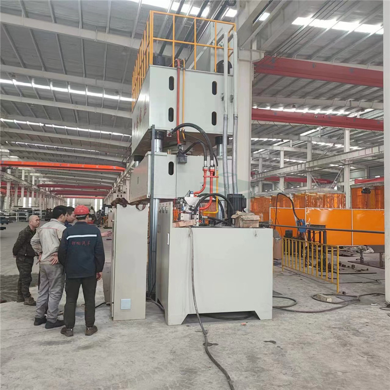 1000噸汽車零部件拉伸成型液壓機客戶現場調試(圖2) 1000噸汽車零部件拉伸成型液壓機客戶現場調試(圖2)