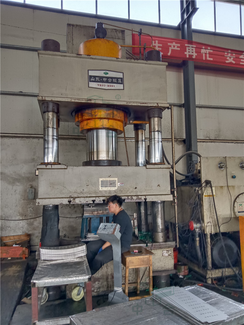 630噸地溝蓋板成型液壓機(jī)-不銹鋼地溝蓋板生產(chǎn)線(xiàn)(圖1)