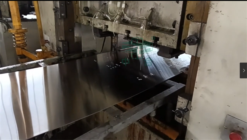 630噸地溝蓋板成型液壓機(jī)-不銹鋼地溝蓋板生產(chǎn)線(xiàn)(圖3)