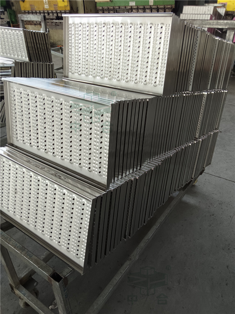 630噸地溝蓋板成型液壓機(jī)-不銹鋼地溝蓋板生產(chǎn)線(xiàn)(圖7)