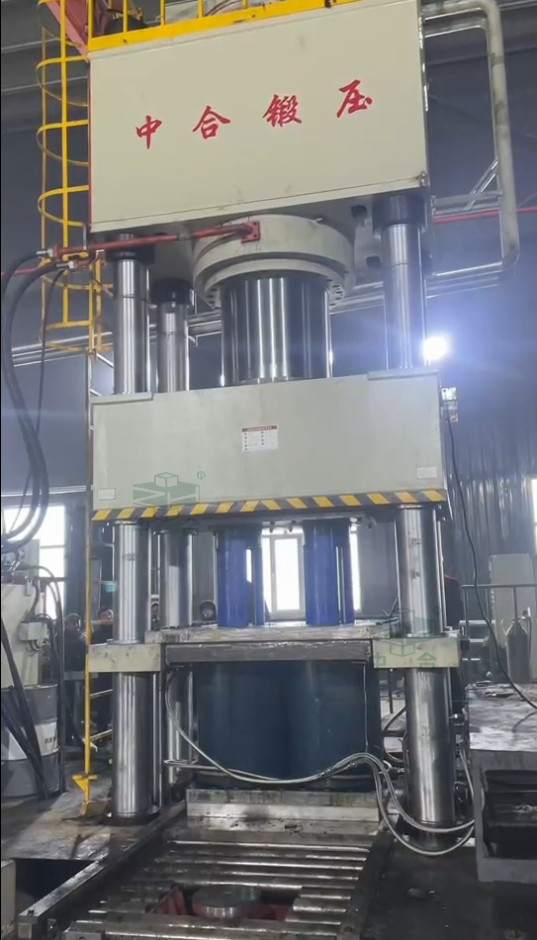 2000噸五梁四柱液壓機 2000噸五梁四柱液壓機