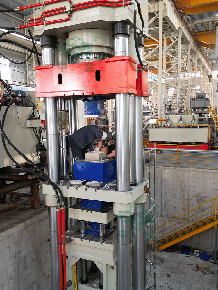 莫來石匣缽液壓機(jī)試機(jī)成功